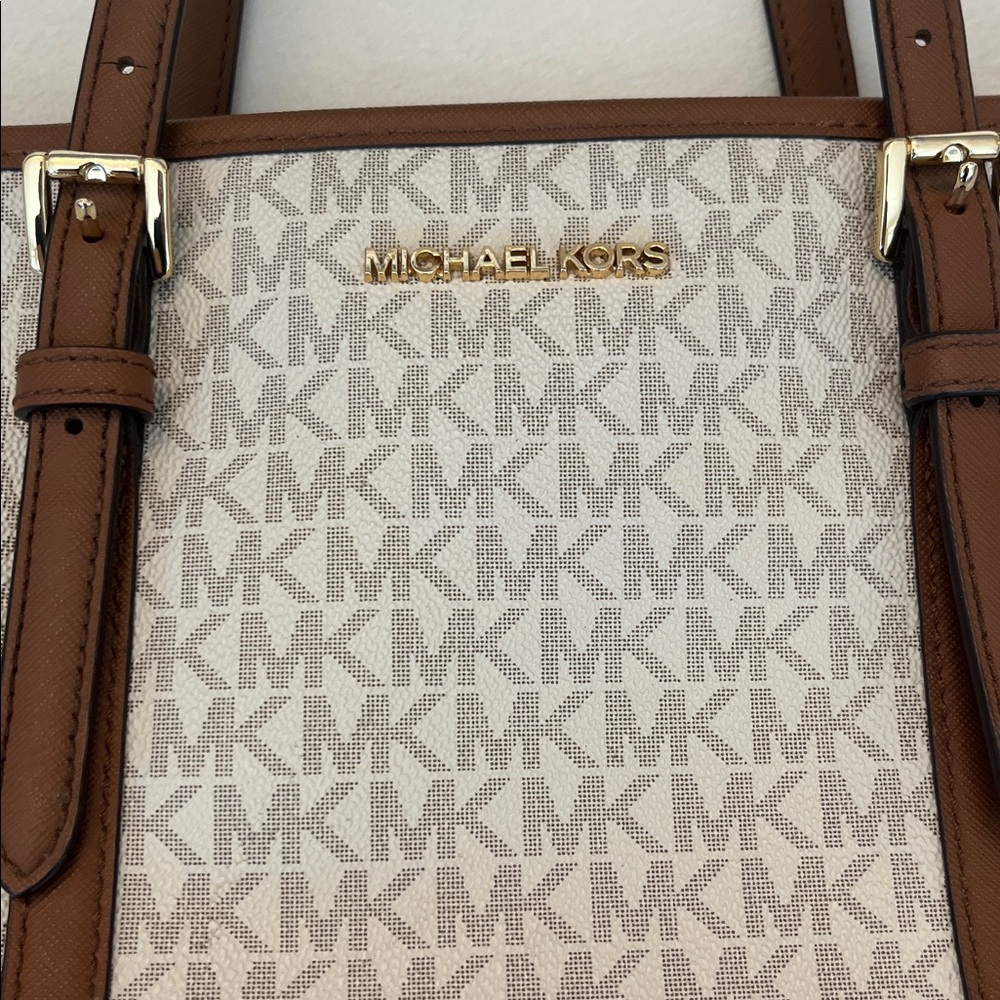 Michael Kors signature Jet set Tote - Picture 3 of 13